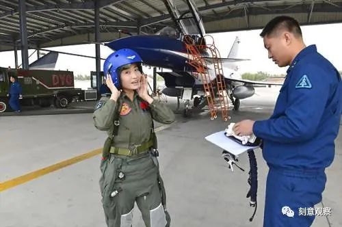 殲十女飛行員英勇犧牲，現(xiàn)場慘烈震撼人心，殲十女飛行員英勇犧牲，現(xiàn)場慘烈令人悲痛