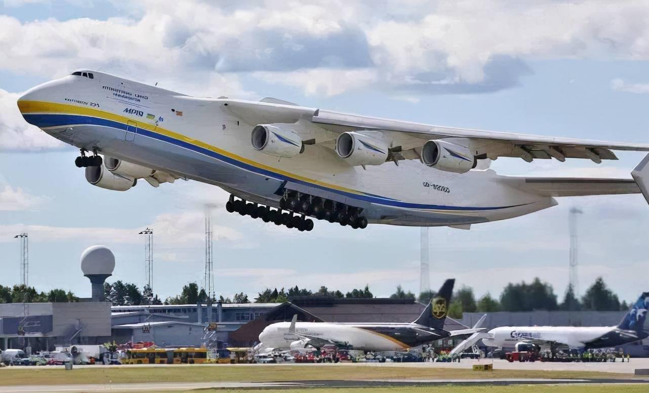 安-225巨型運(yùn)輸機(jī)，航空歷史上的傳奇巨無(wú)霸，安-225巨型運(yùn)輸機(jī)，航空傳奇巨無(wú)霸