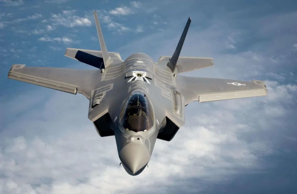殲-20飛機圖片，探索中國新一代空中霸主的風(fēng)采，中國新一代空中霸主殲-20飛機風(fēng)采探索圖片展示