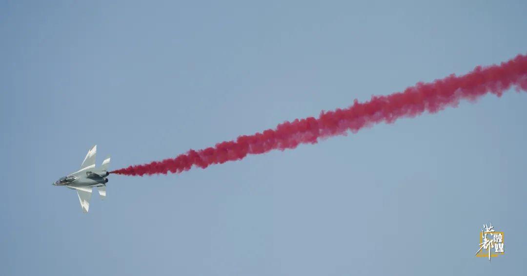 L-15教練機，探索先進的飛行訓練技術，L-15教練機，引領飛行訓練技術革新之路