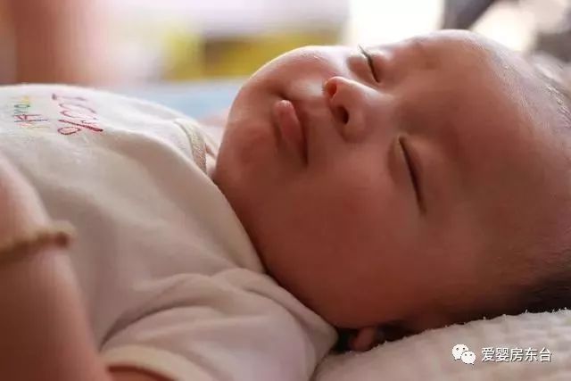 小孩高燒39度退燒小妙招——家長(zhǎng)必備知識(shí)，小孩高燒39度退燒秘籍，家長(zhǎng)必備指南