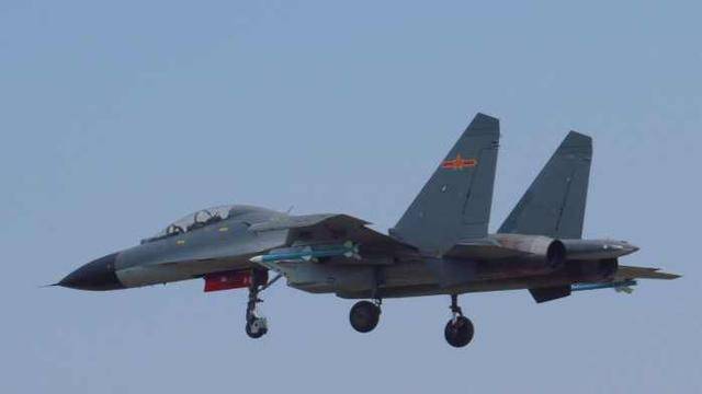 殲-11B是單座還是雙座？深度解析中國(guó)空軍主力戰(zhàn)機(jī)特性，深度解析，殲-11B戰(zhàn)機(jī)特性，單座還是雙座？中國(guó)空軍主力戰(zhàn)機(jī)探討