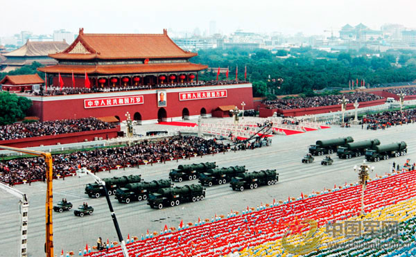 國慶50周年大閱兵視頻
