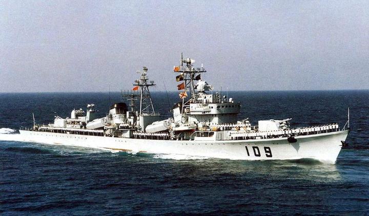 揭秘中國海軍的杰出戰(zhàn)艦，051驅逐艦，揭秘中國海軍的杰出戰(zhàn)艦，051驅逐艦傳奇之旅