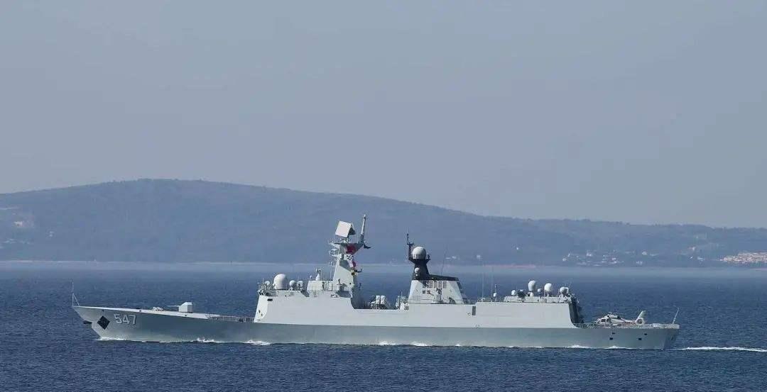 中國護(hù)衛(wèi)艦，展現(xiàn)海上力量的重要角色，中國護(hù)衛(wèi)艦，海上力量的關(guān)鍵角色展現(xiàn)