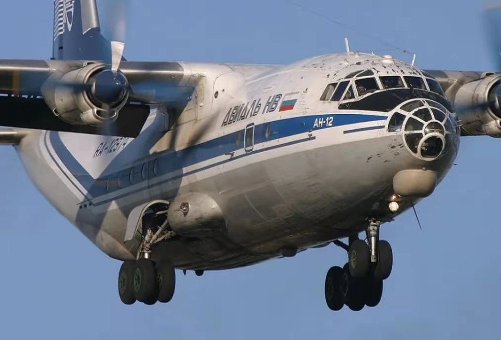 安-12運(yùn)輸機(jī)的卓越性能與優(yōu)勢(shì)分析，安-12運(yùn)輸機(jī)性能優(yōu)勢(shì)解析