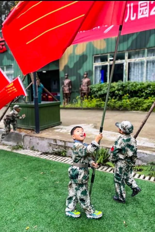 鳳凰衛(wèi)視軍事視頻，深度解析與SEO優(yōu)化策略探討，鳳凰衛(wèi)視軍事視頻深度解析與SEO策略探討，軍事領(lǐng)域的優(yōu)化之道