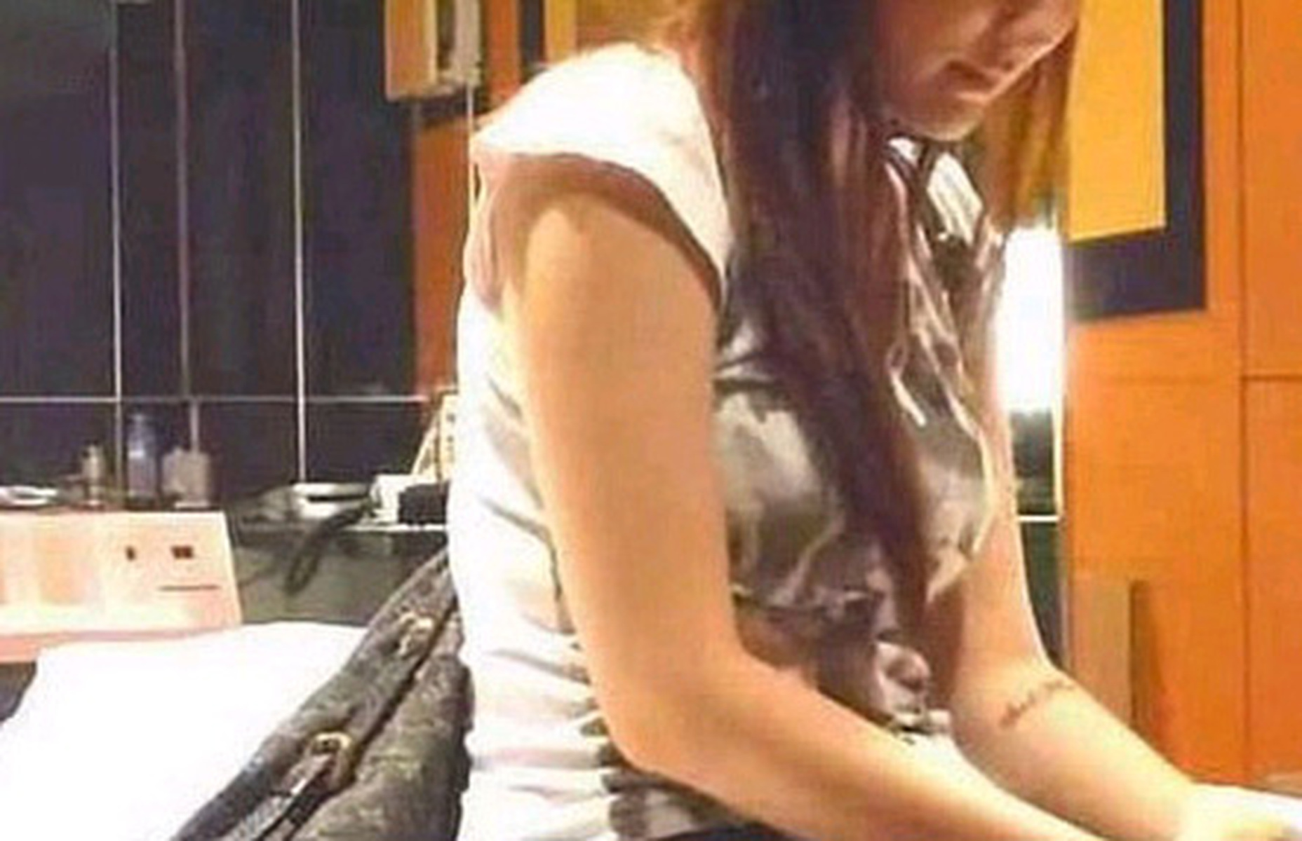 揭秘女星潛規(guī)則圖片背后的真相，關(guān)注娛樂圈背后的故事需謹慎，揭秘女星潛規(guī)則圖片背后的真相，娛樂圈背后的故事需謹慎關(guān)注