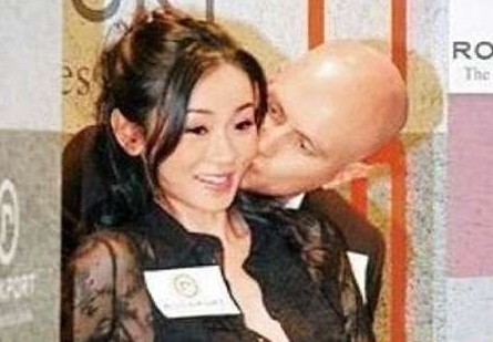 女星遭遇揩油事件，揭示職場性騷擾的嚴(yán)重性，職場性騷擾事件曝光，女星遭遇揩油揭示嚴(yán)重性