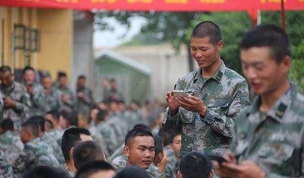 當(dāng)兵多久不再需要上交手機(jī)，深度解析與探討，深度解析與探討，軍人服役多久后不再需上交手機(jī)？