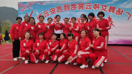 又見山里紅廣場舞，舞動鄉(xiāng)村，照亮生活的色彩，又見山里紅廣場舞，舞動鄉(xiāng)村，點亮生活色彩