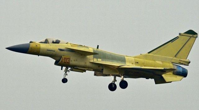 殲-10C與F-16V哪個更厲害，兩款戰(zhàn)斗機的性能比較，殲-10C與F-16V戰(zhàn)斗機性能比較，誰更勝一籌？