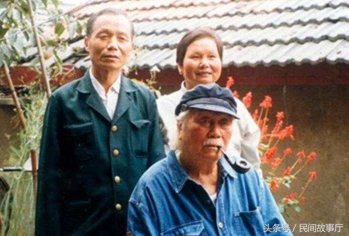 成龍個(gè)人資料簡(jiǎn)介及家世，一位傳奇影星的崛起與背景，成龍傳奇影星之路，個(gè)人簡(jiǎn)介、家世背景與崛起的歷程