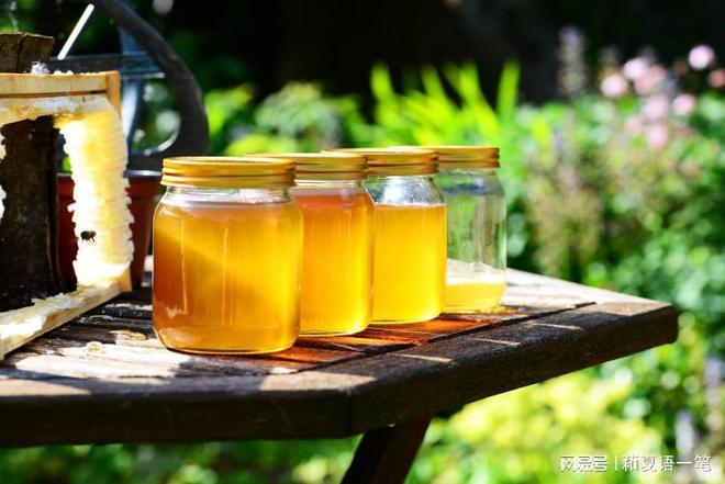 孕婦可以喝蜂蜜水嗎，全面解析蜂蜜水對(duì)孕婦的好處與注意事項(xiàng)，孕婦能喝蜂蜜水嗎？全面解讀蜂蜜水對(duì)孕婦的益處與注意事項(xiàng)