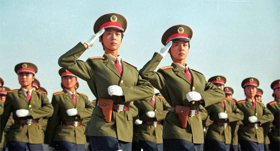 女兵的訓(xùn)練與挑戰(zhàn)，一般人能否承受？，女兵訓(xùn)練的艱辛與挑戰(zhàn)，普通人能否承受？