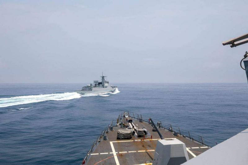 兩岸軍艦相遇國防部點(diǎn)贊，深化軍事交流，共筑和平基石，兩岸軍艦深化交流獲國防部點(diǎn)贊，共筑和平基石，軍事合作再升級
