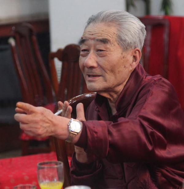 老奇人網(wǎng)一肖連準(zhǔn)，揭秘預(yù)測奇才的傳奇人生與不凡智慧，揭秘預(yù)測奇才老奇人網(wǎng)一肖連準(zhǔn)的傳奇人生與智慧之路