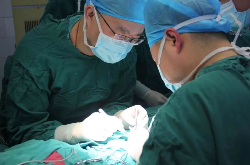 男人下面流膿小便刺痛，原因、診斷與治療方法，男性泌尿問(wèn)題解析，流膿、小便刺痛的原因、診斷與治療方法