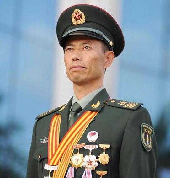 軍士長相當(dāng)于什么官？深入了解軍隊(duì)中的高級職務(wù)，軍士長與軍隊(duì)高級職務(wù)，深度解析軍士長在軍隊(duì)中的地位與職責(zé)