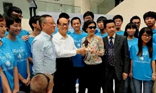 李嘉誠個人資料，商業(yè)傳奇的生涯與卓越成就，李嘉誠，商業(yè)傳奇人生與卓越成就概覽