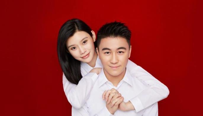 何猷君身高，揭秘背后的真相與影響，揭秘何猷君身高背后的真相及其影響