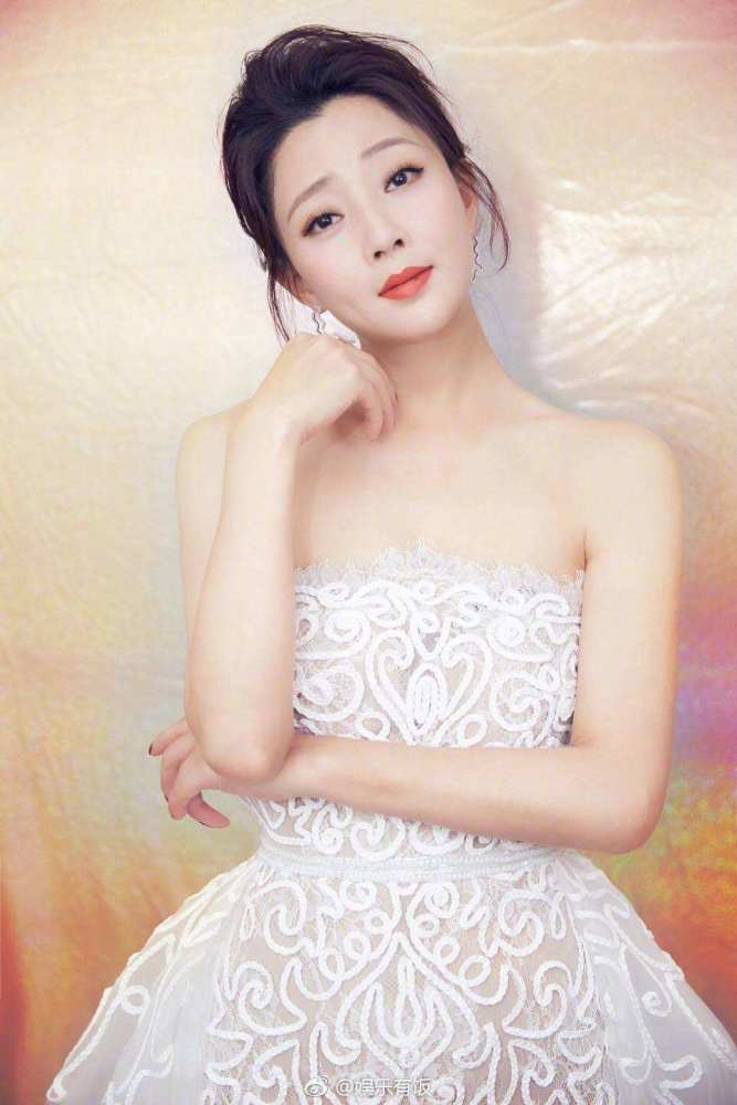 殷桃個(gè)人資料、年齡簡(jiǎn)介及演藝生涯，殷桃的個(gè)人資料、年齡簡(jiǎn)介與演藝生涯回顧
