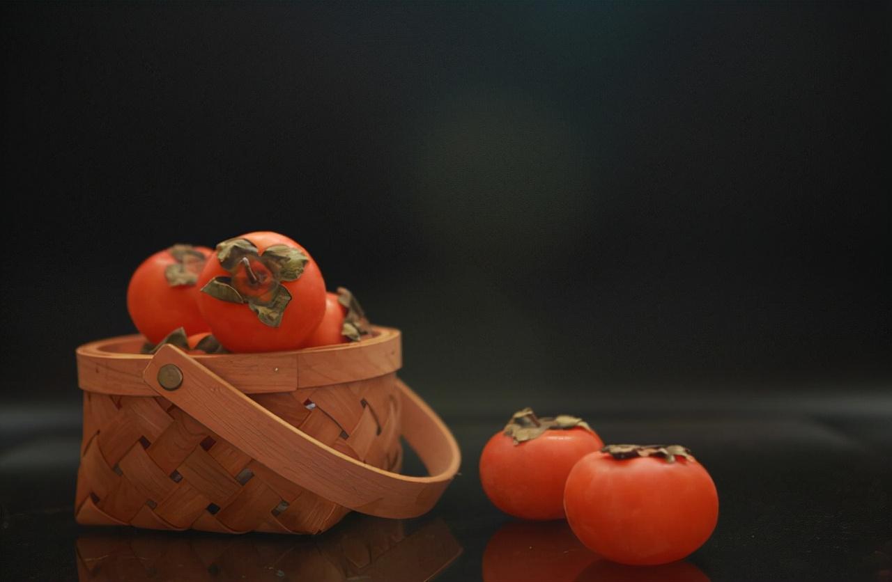 吃柿子的禁忌，了解這些避免健康風(fēng)險(xiǎn)，吃柿子需謹(jǐn)慎，禁忌與風(fēng)險(xiǎn)，健康需了解！