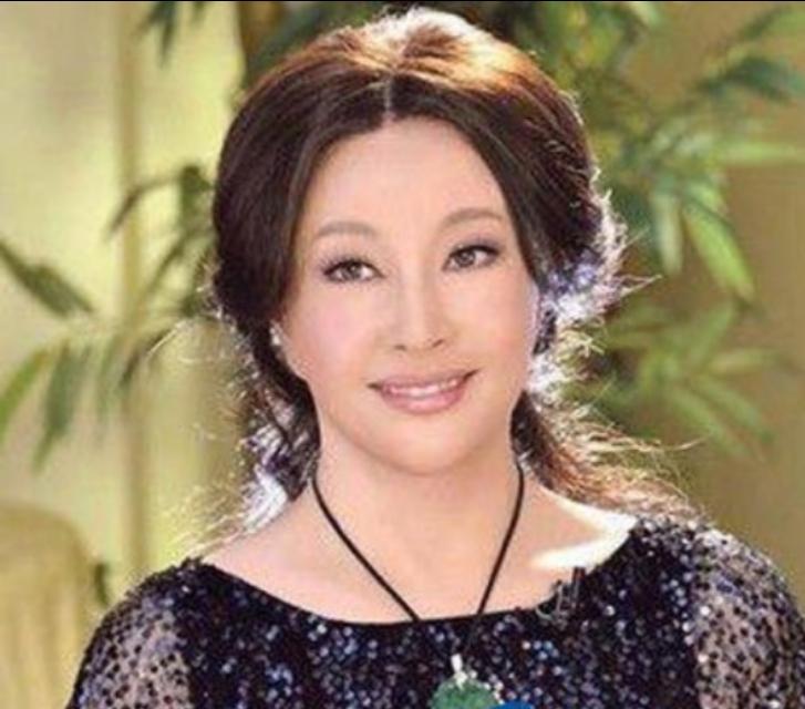 娛樂(lè)圈女明星的真實(shí)面貌，深入了解她們的艱辛與付出，揭秘娛樂(lè)圈女明星背后的艱辛與付出，真實(shí)面貌大揭秘