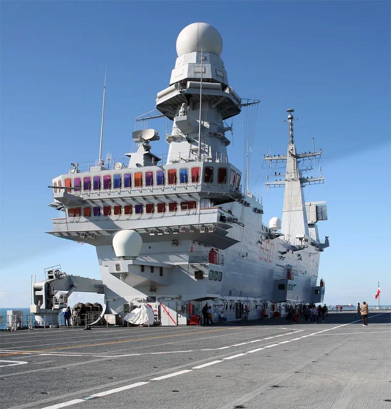 航空母艦的價格究竟是多少？全面解析航母造價因素，全面解析，航空母艦造價究竟多少？影響因素深度探討