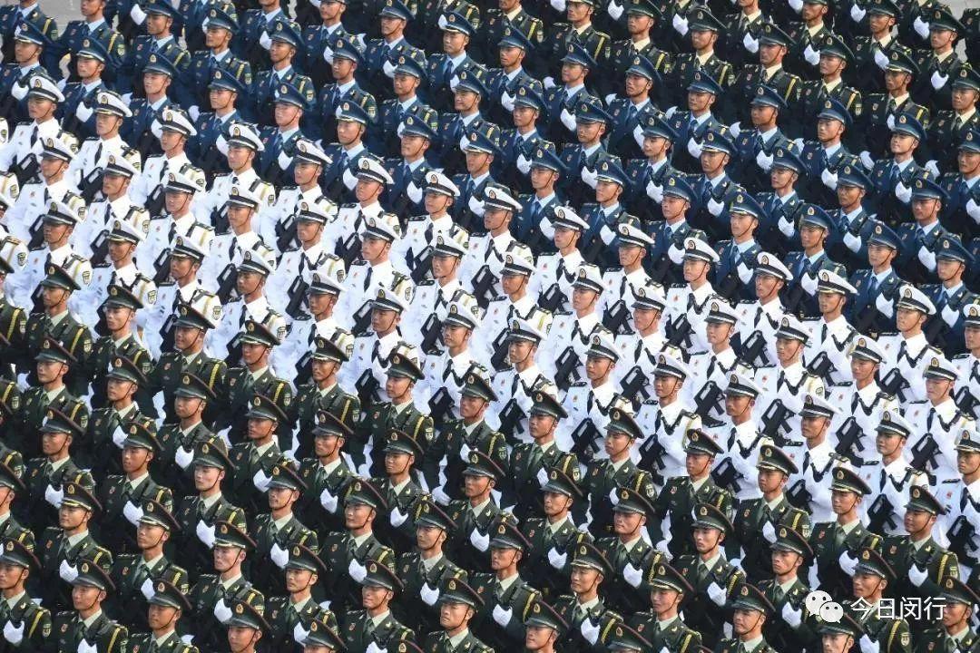 震撼心靈——觀2019國慶大閱兵有感，心靈震撼，觀國慶大閱兵有感——致敬祖國的力量與榮耀