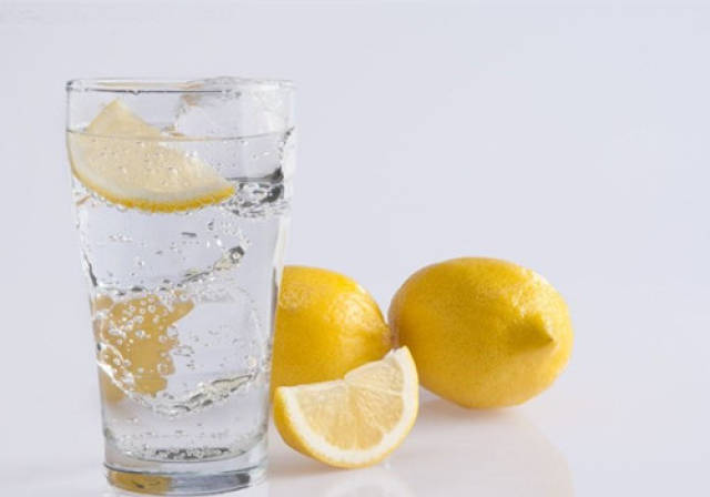 檸檬水可以天天喝嗎？——探究檸檬水的日常飲用與健康關(guān)系，檸檬水日常飲用的健康奧秘，能否天天享用？