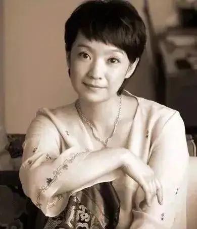 演員王海燕第一任丈夫，揭秘背后的故事，王海燕第一任丈夫揭秘，背后的故事浮出水面