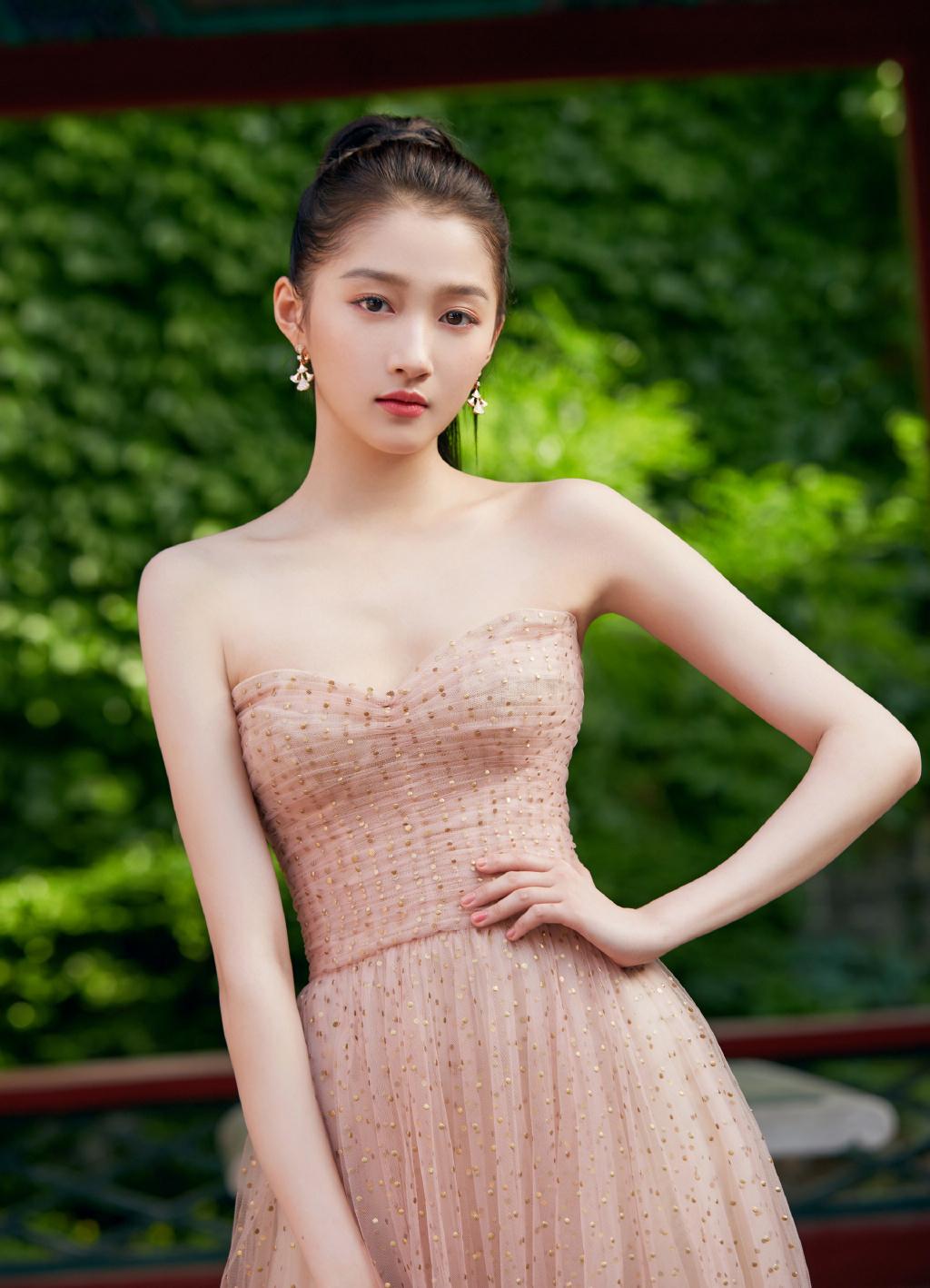 中國90后女明星名字大全，璀璨星河的閃耀之星，中國90后女明星璀璨閃耀，名字大全
