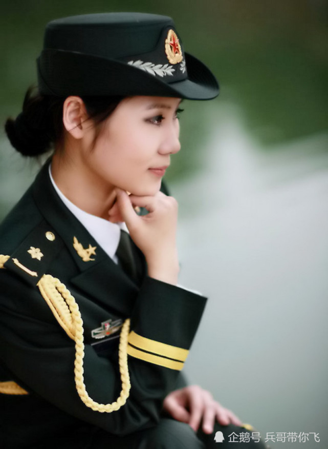 中國(guó)最漂亮的女兵，英勇與美麗的完美結(jié)合，中國(guó)最美女兵，英勇與美麗的典范