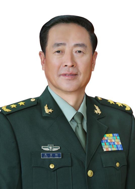 東部戰(zhàn)區(qū)副司令兼參謀長(zhǎng)洪江強(qiáng)，卓越軍事領(lǐng)導(dǎo)力與堅(jiān)定戰(zhàn)略視野的杰出代表，軍事領(lǐng)導(dǎo)力典范，洪江強(qiáng)少將展現(xiàn)戰(zhàn)略視野與卓越領(lǐng)導(dǎo)才能