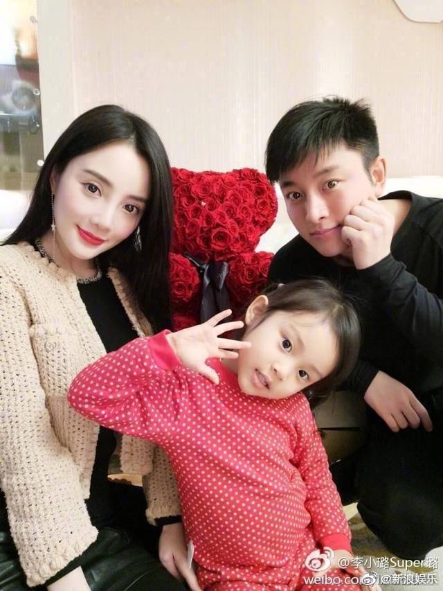 李小璐承認(rèn)二胎是誰(shuí)的，揭秘背后的故事，李小璐二胎背后的故事，揭秘孩子父親及背后的秘密