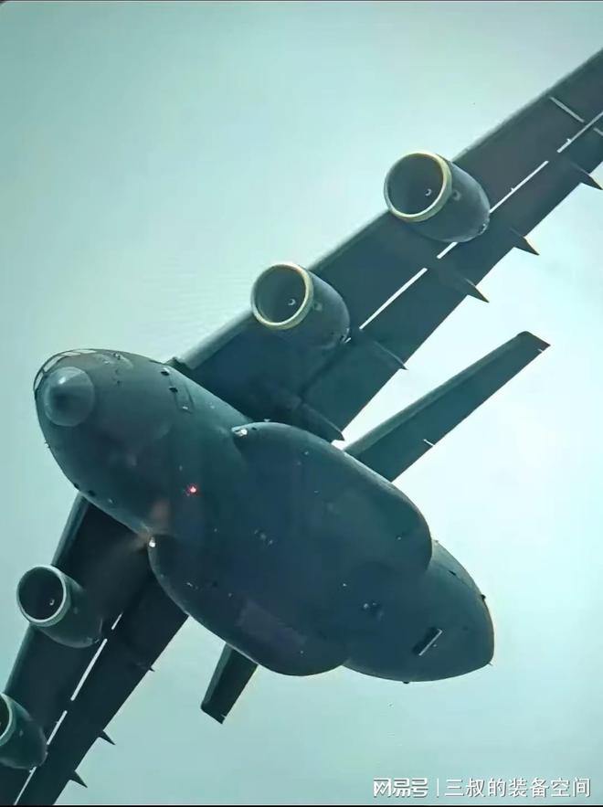 伊爾76運輸機與運20運輸機，性能、特點與對比，伊爾76與運-20運輸機，性能對比及特點解析