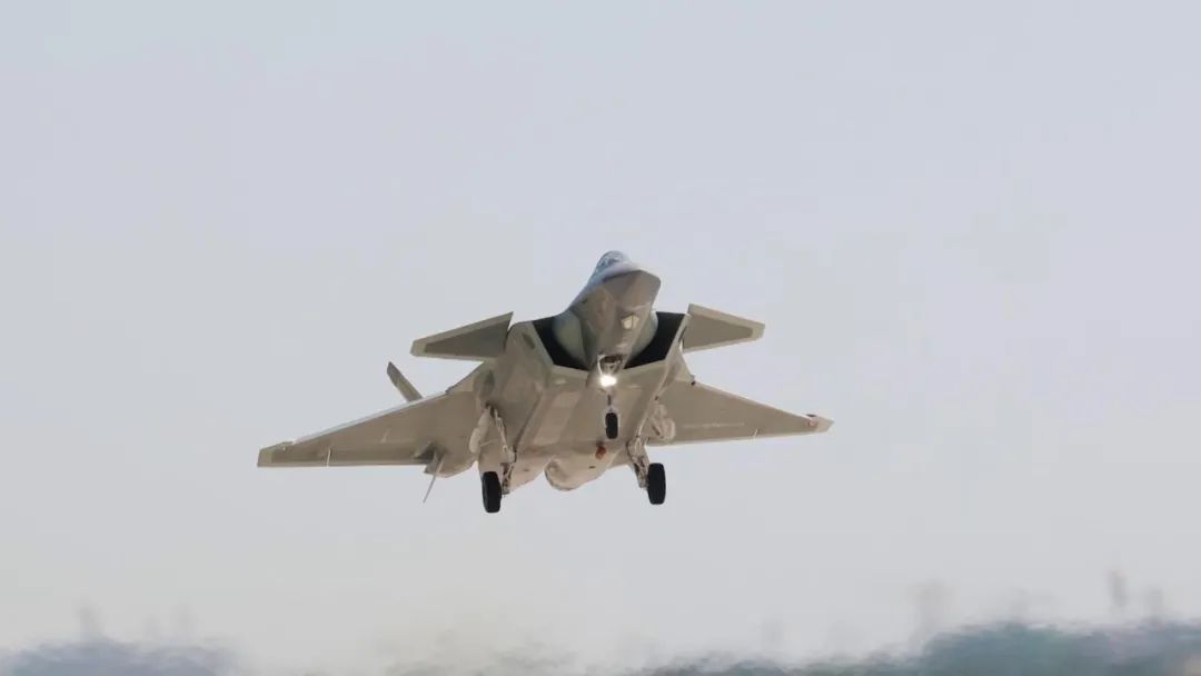 殲-100，中國(guó)航空工業(yè)的驕傲，殲-100，中國(guó)航空工業(yè)的輝煌驕傲