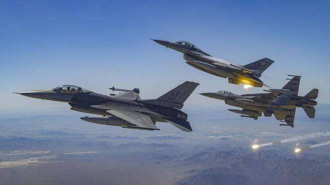 F16戰(zhàn)機(jī)價格多少美金一架，深度解析與比較，F(xiàn)16戰(zhàn)機(jī)價格深度解析與比較，一探究竟的美金一架成本