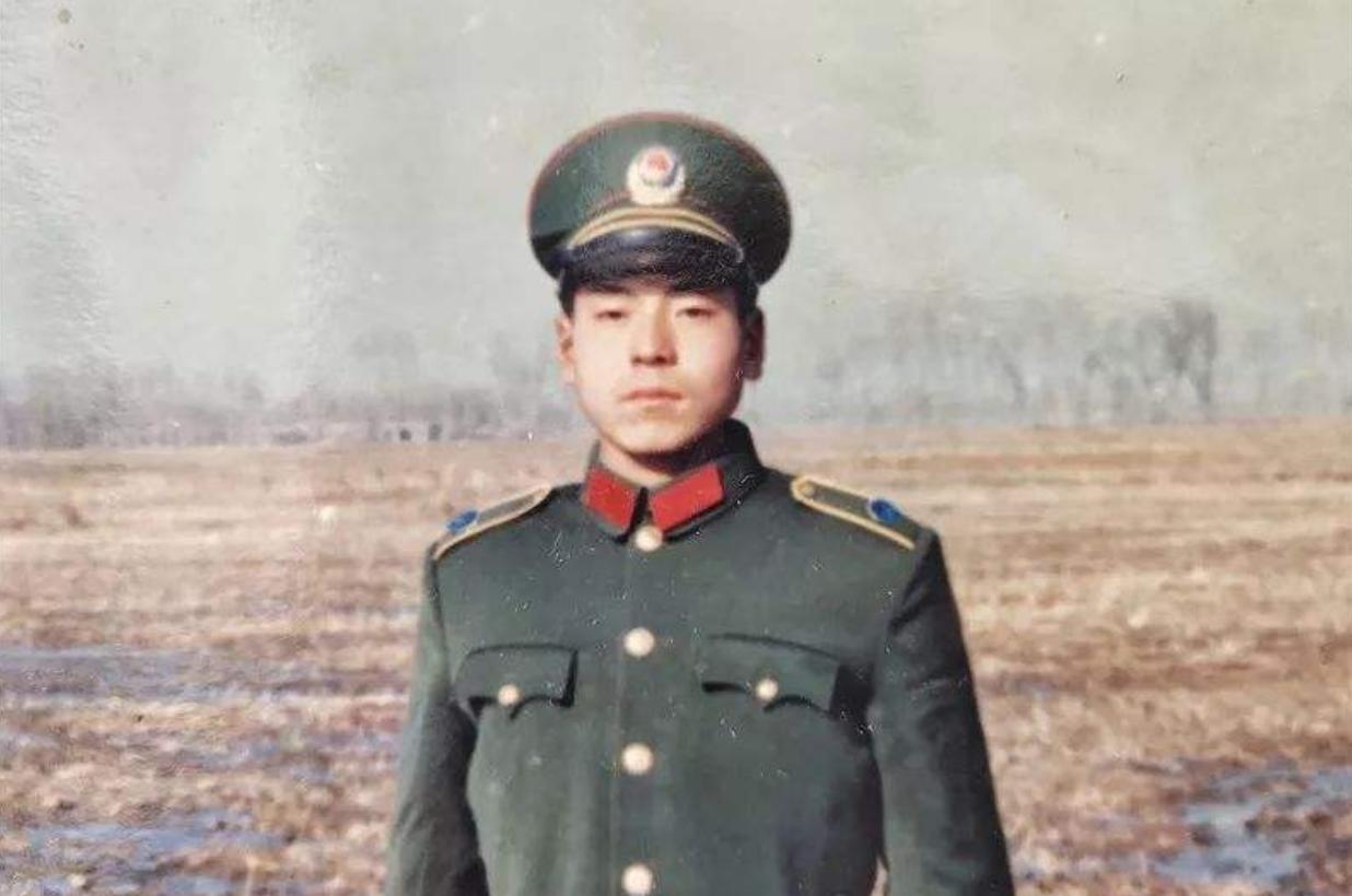 應(yīng)屆大學(xué)畢業(yè)生參軍入伍，機(jī)遇與挑戰(zhàn)并存，應(yīng)屆大學(xué)畢業(yè)生參軍入伍，機(jī)遇與挑戰(zhàn)的交織