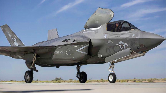 揭秘F-35B戰(zhàn)斗機的卓越性能與全球影響力，揭秘F-35B戰(zhàn)斗機的卓越性能與全球影響力，引領(lǐng)航空新時代的翹楚霸主