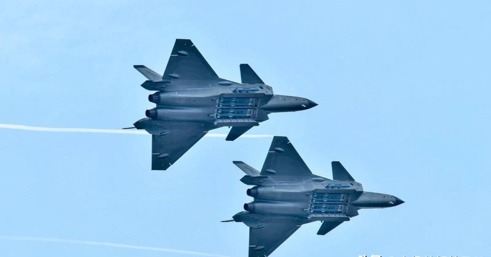 殲-20與F-16V之間的較量，真實戰(zhàn)力對比解析，殲-20與F-16V戰(zhàn)力對比解析，真實較量揭秘